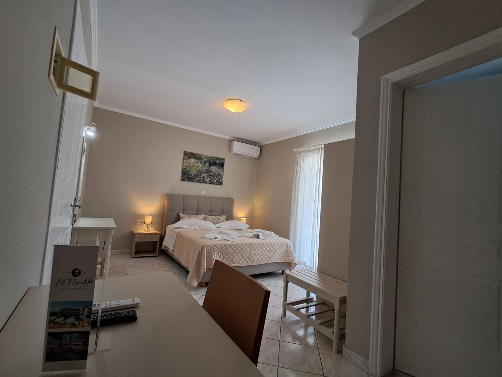 Sigma Hotel Paralia Vrachou Bagian luar foto